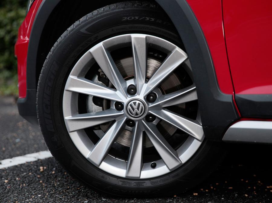 Колеса Volkswagen Golf Alltrack (Typ 5G) 2015 года  (JP) (фото 6 из 10)